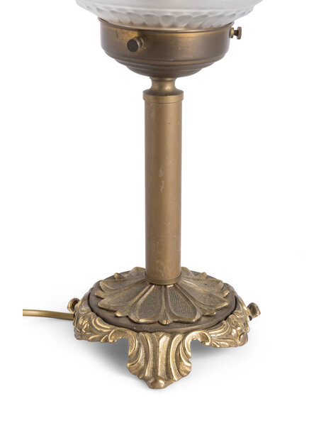 Oude Tafellamp, vrij klassiek, matglas kapje