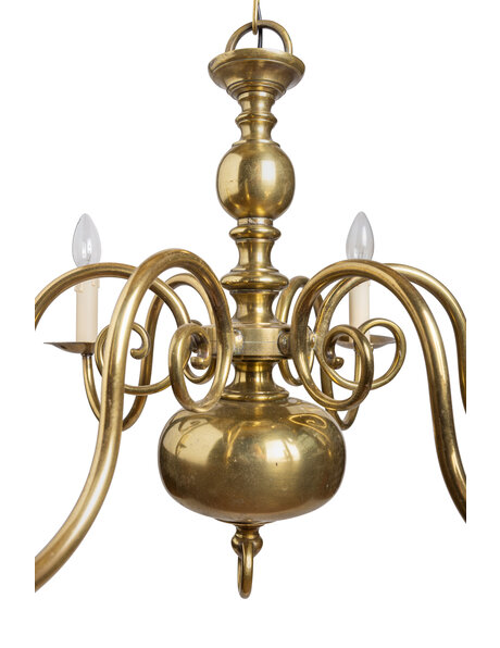 Oude kroonluchter, geel koper