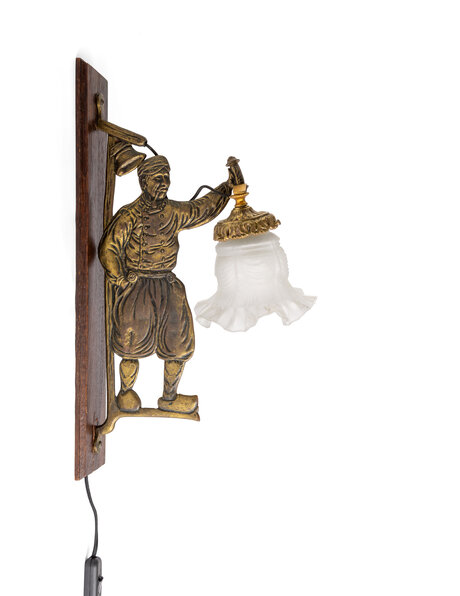 Landelijke wandlamp, boer op klompen
