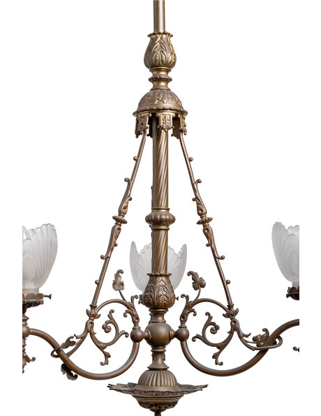 Oude hanglamp, vrij klassiek