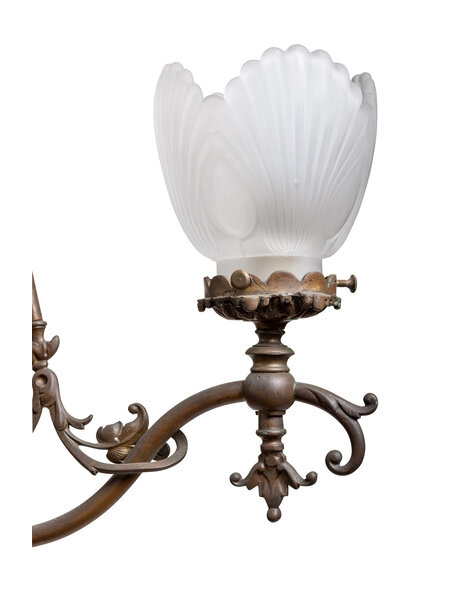 Oude hanglamp, vrij klassiek