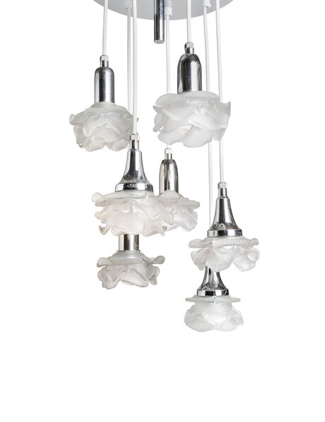 Pendant lamp with frosted glass roses