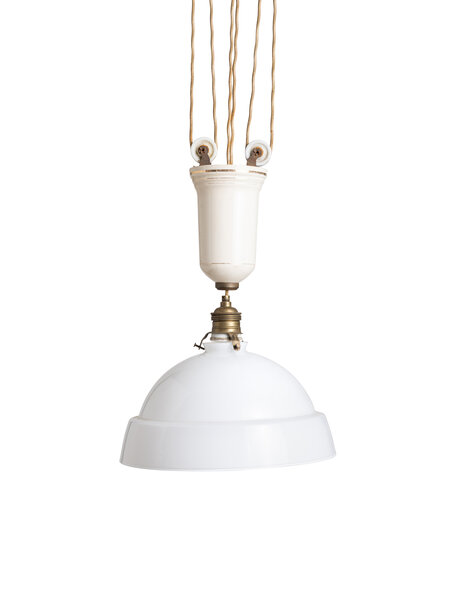 Antieke hanglamp, wit glazen kap aan trekpendel