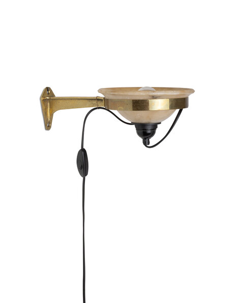 Alabaster wall lamp in brass frame
