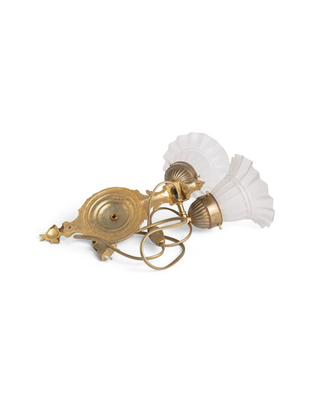 Klassieke wandlamp, messing en matglas, jaren 40