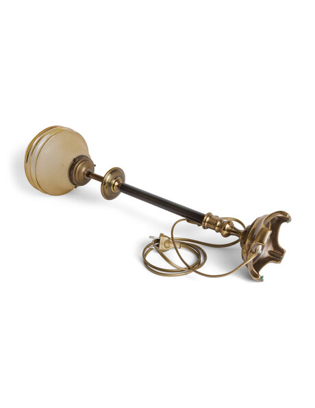 Klassieke hoge tafellamp bruin koper met glazen kap