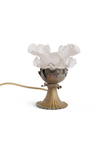 Nostalgic Table Lamp With Rose Shaped Frosted Glass