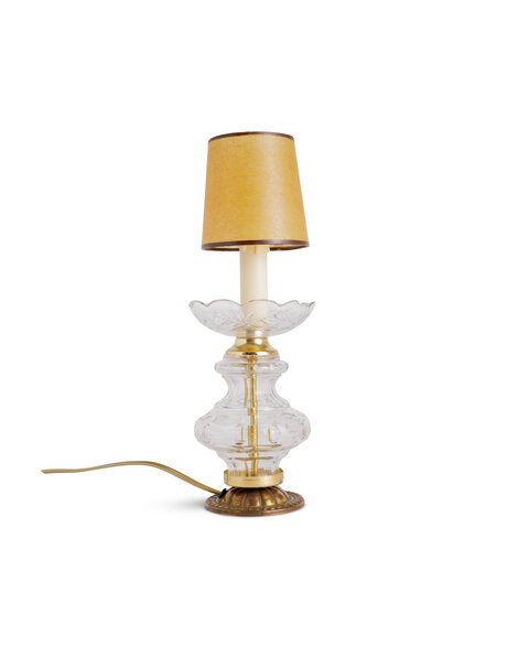 Kleine tafellamp, helder geslepen glas en messing