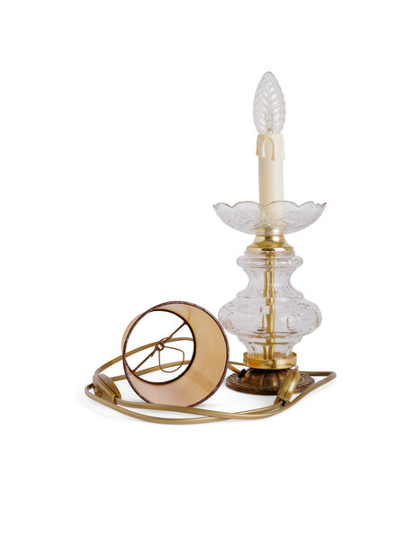 Kleine tafellamp, helder geslepen glas en messing