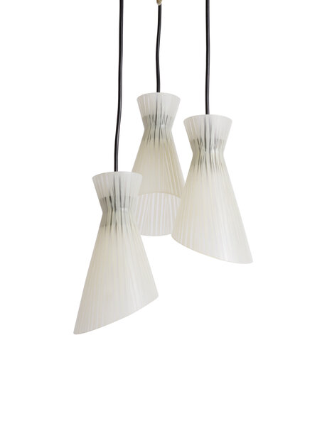 Cascade, licht geel glas, koperen armatuur