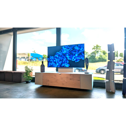 STAGE 3 Möbel mit High-end Lautsprecher