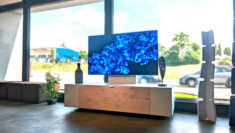 SWISS HD - AV Möbel mit integrierten Lautsprechern