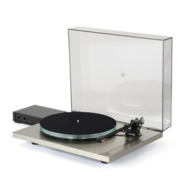 PLANAR 6 RS Plattenspieler - Special Edition (mit Rega Nd9 Tonabnehmer)