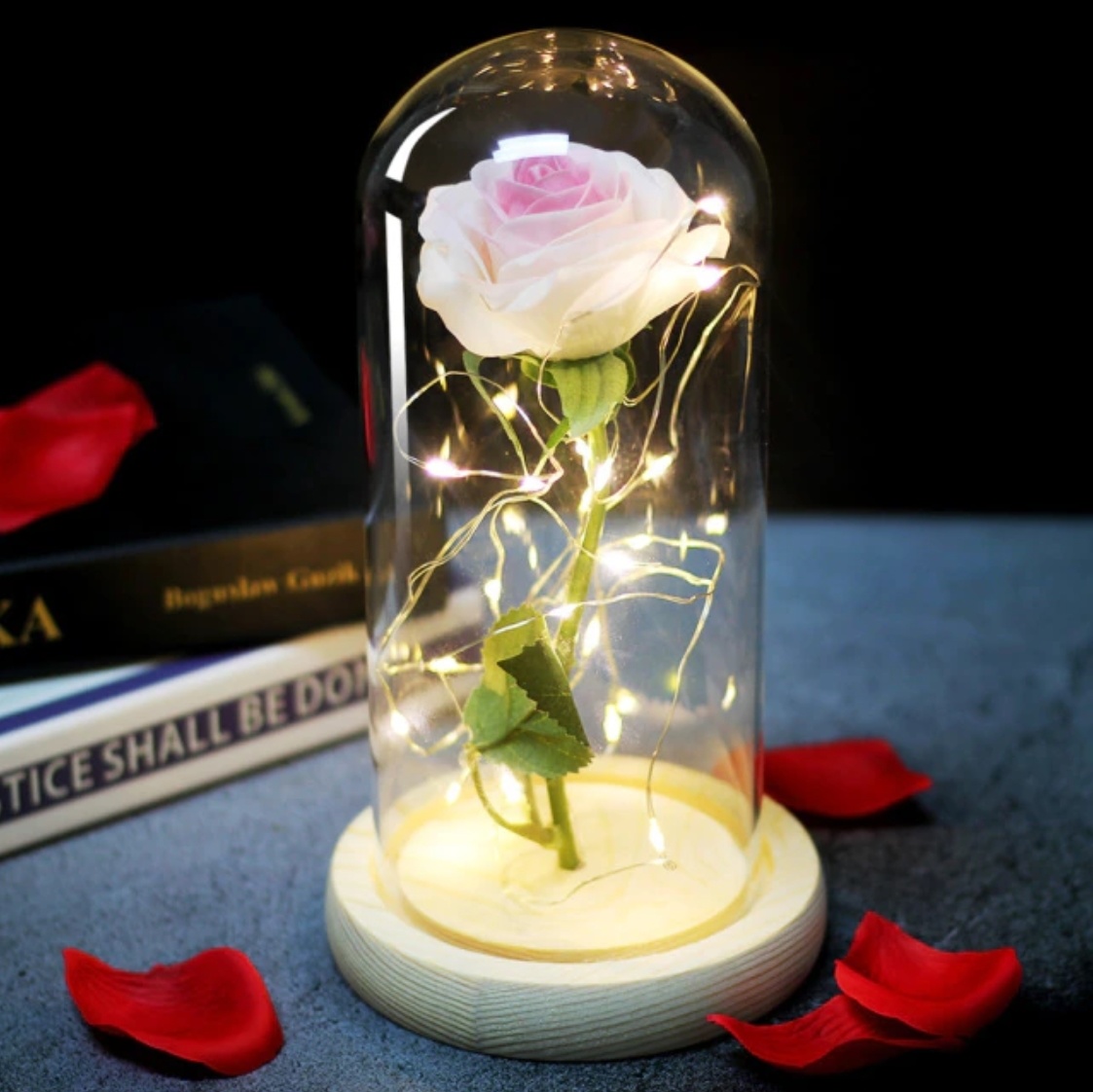 Art Rose dans une cloche en verre avec éclairage - Ornement de luxe en verre de fleurs de roses en soie