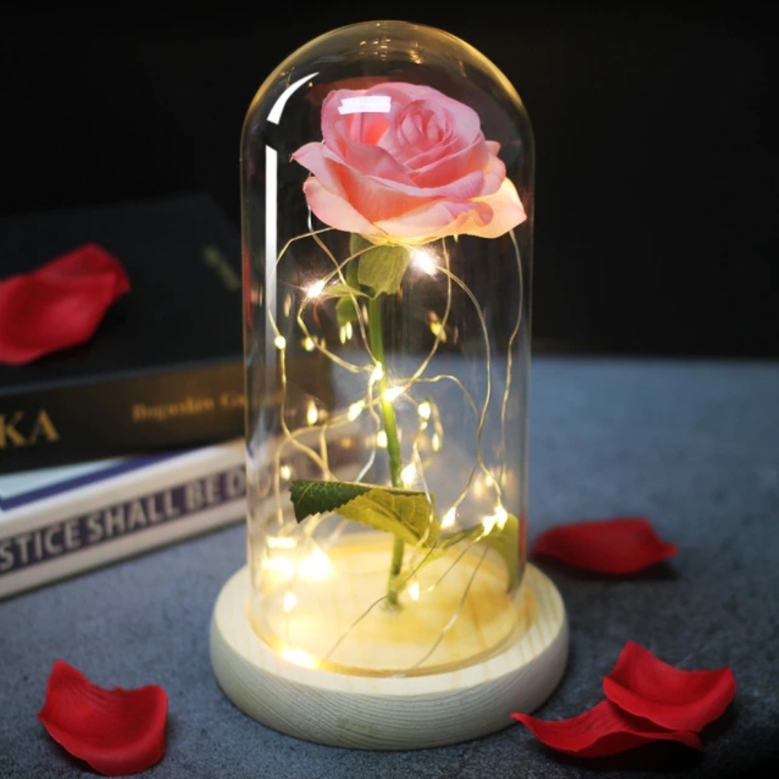 Art Rose dans une cloche en verre avec éclairage - Ornement de luxe en verre de fleurs de roses en soie