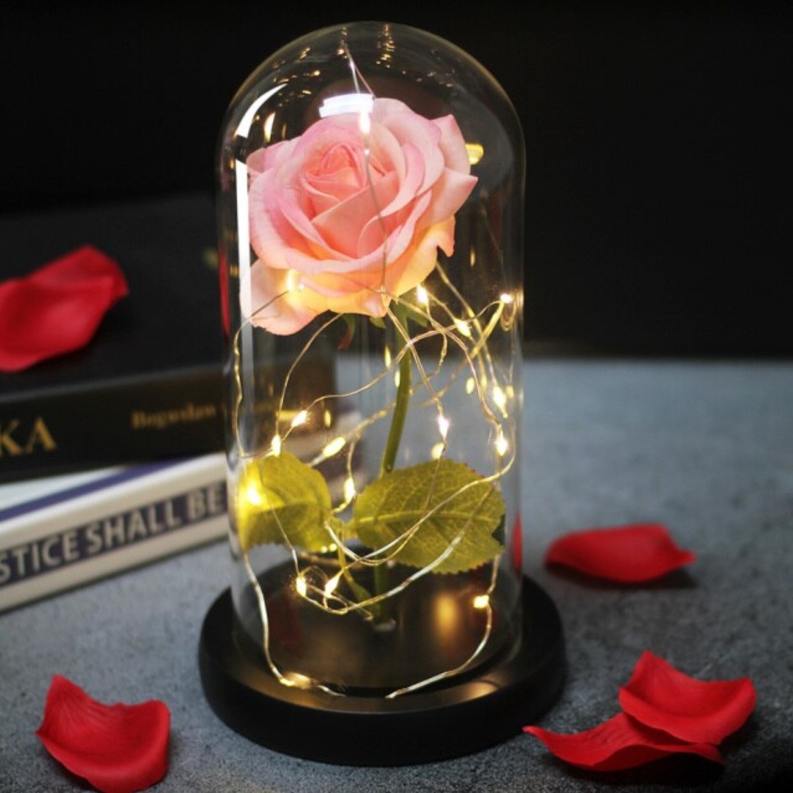 Art Rose dans une cloche en verre avec éclairage - Ornement de luxe en verre de fleurs de roses en soie