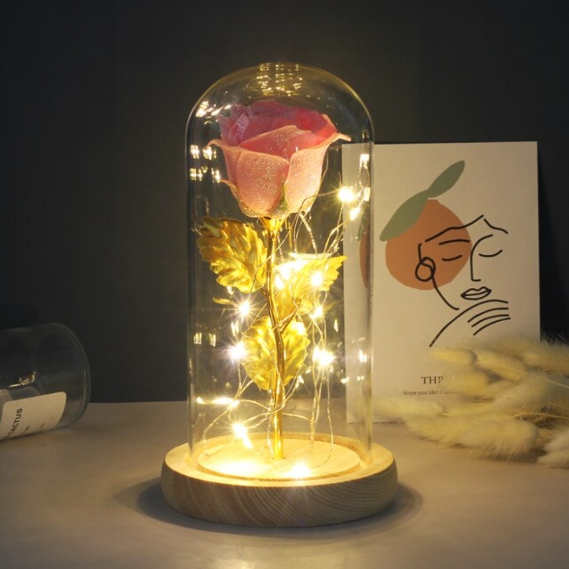 Art Rose dans une cloche en verre avec éclairage - Ornement de luxe en verre de fleurs de roses en soie