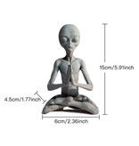 Stuff Certified® Statua di meditazione aliena - Decoro Ornamento in miniatura Scultura in resina Scrivania da giardino
