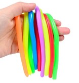 Stuff Certified® Paquete de 6 cuerdas de fideos - Fidget elástico antiestrés Pop It Toys Juguete de burbuja Fideos de mono de silicona Color aleatorio