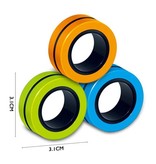 Stuff Certified® Paquete de 3 anillos magnéticos Fidget Spinner - Juguete giratorio de mano antiestrés Púrpura-Verde-Rojo