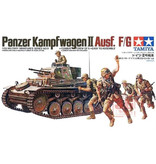 Tamiya Kit di costruzione di carri armati Panzer Kampfwagen II 1:35 - Modello fai-da-te per hobby di plastica dell'esercito della pantera tedesca 35009