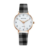 MSTIANQ Minimalistische Uhr für Damen – modisches Quarzwerk für Damen, leuchtendes Lederarmband, Schwarz, Weiß
