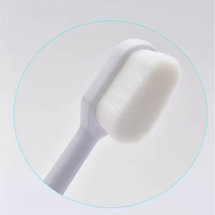 Stuff Certified® Brosse à dents écologique - Nettoyage manuel ultra-fin et doux - Blanc