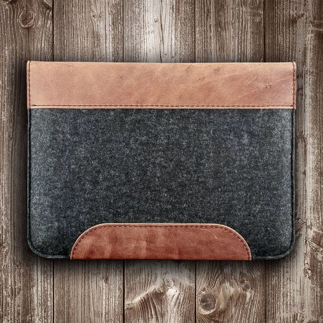 rustic MacBook case from buffalo leather & wool felt