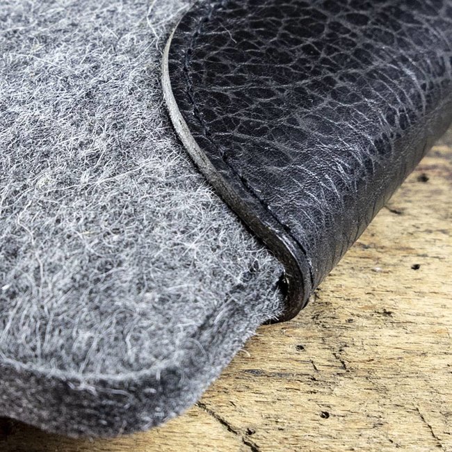 strong iPad case of felt & leather