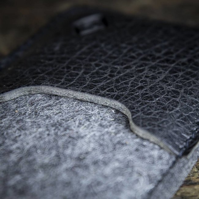 iPhone felt sleeve gray with leather slip pocket black, heavy grained