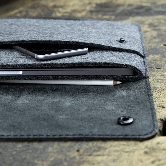 Macbook Hülle aus grob genarbtem Rindsleder & Filz