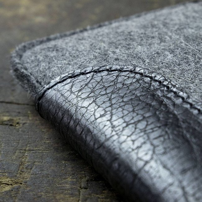 distinctive leather & felt Macbook sleeve
