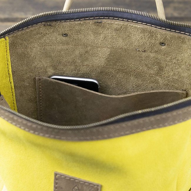Rucksack aus Leder in mais-gelb