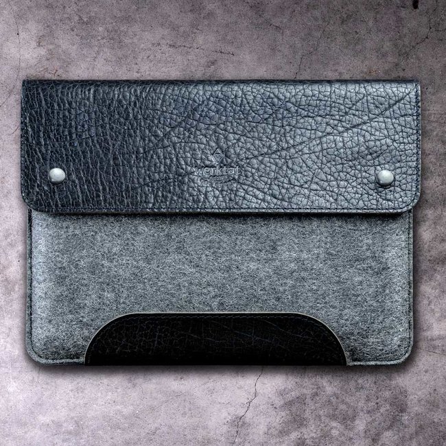 distinctive leather & felt Macbook sleeve