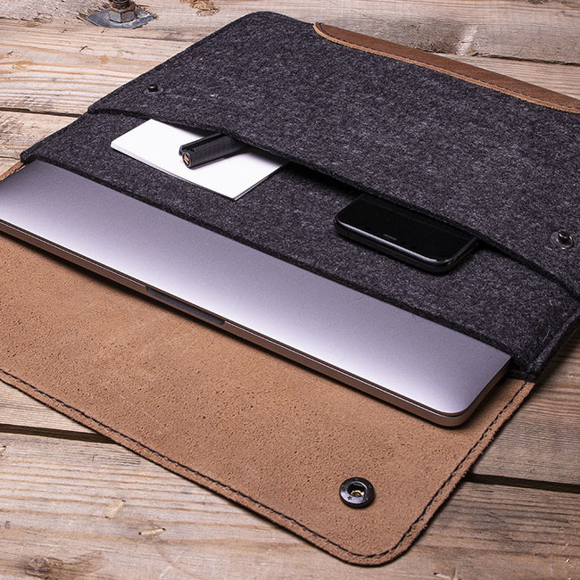 rustic MacBook case from leather & felt