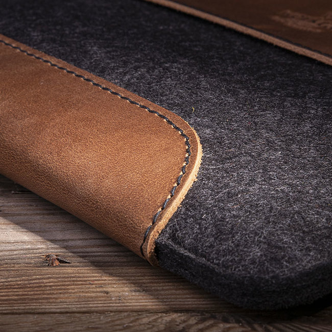 rustic MacBook case from buffalo leather & wool felt