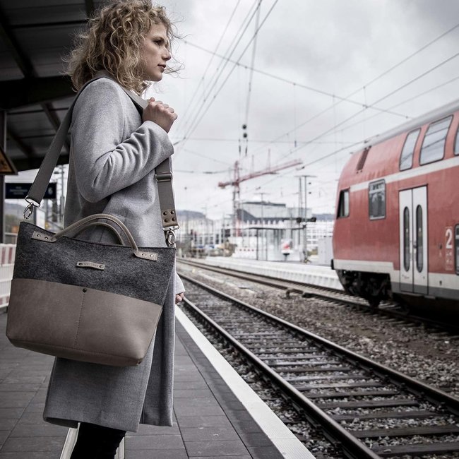 Office bag for over-the-shoulder wear, leather & felt