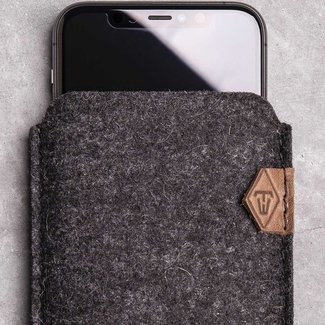 Simple iPhone sleeve felt