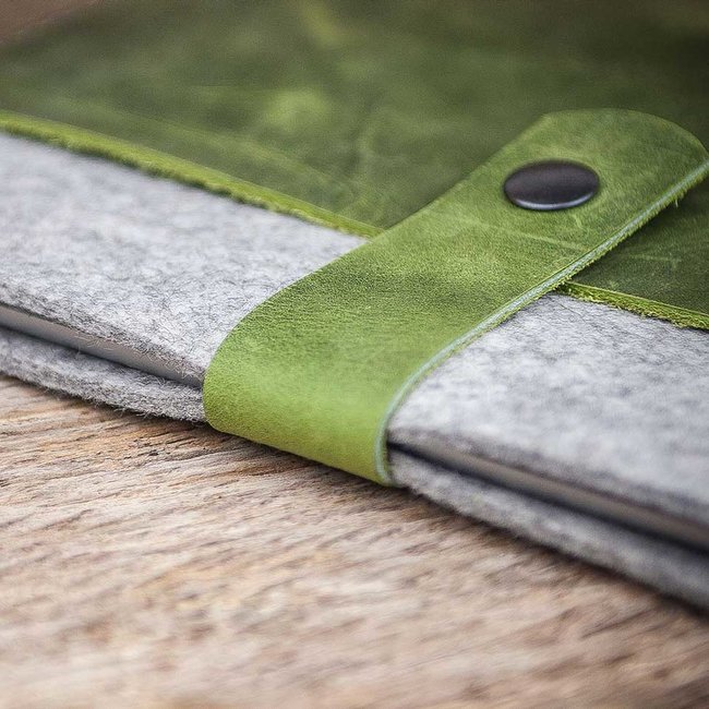 MacBook Pro / Air 13" 14" leather felt case sleeve FACHWERK green, suitably crafted for your Apple laptop