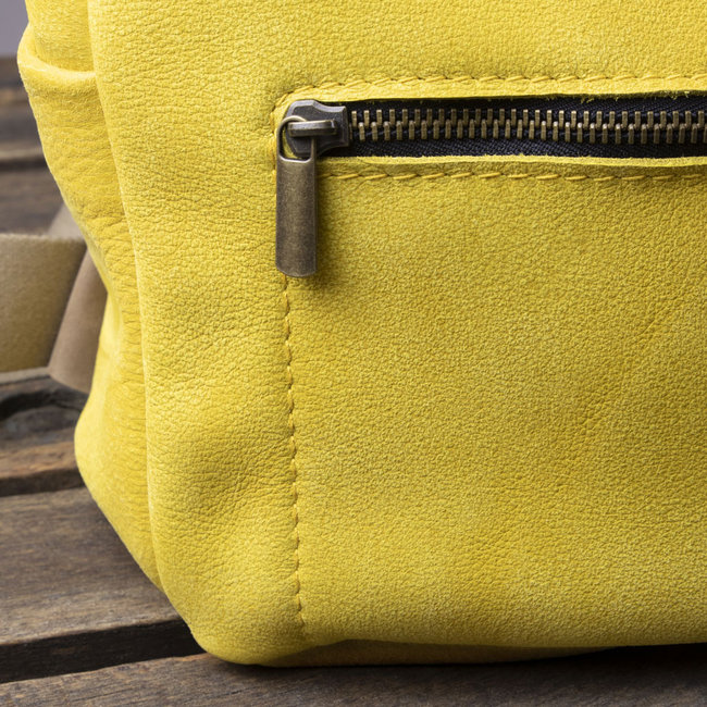 Rucksack aus Leder in mais-gelb