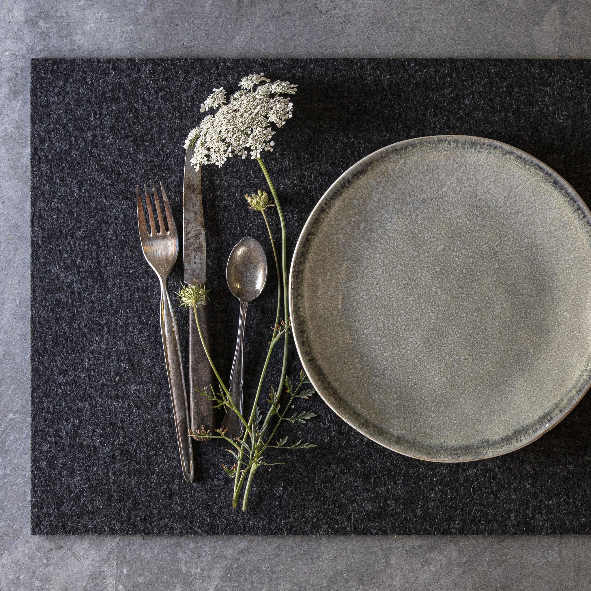 Felt placemats rectangle anthracite mixed werktat® leather & felt