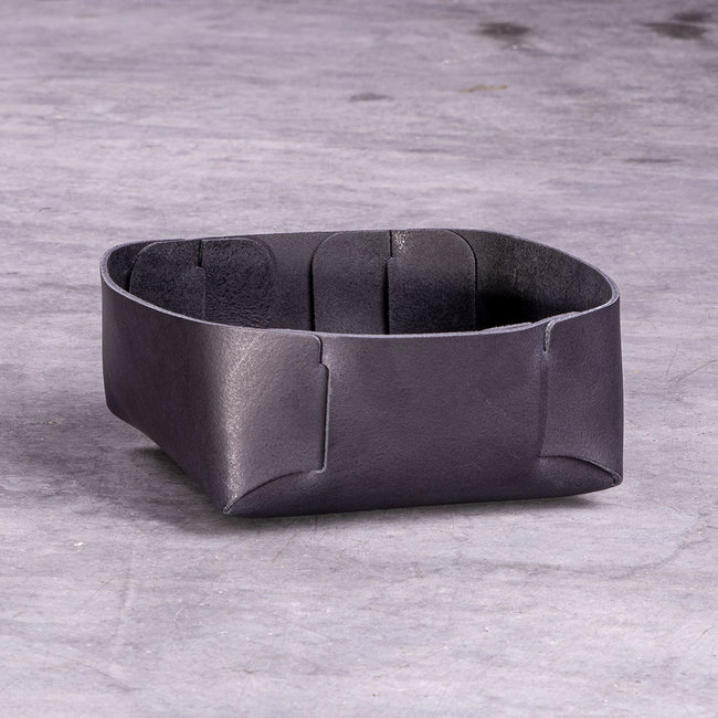 Leather storage basket | ANNAHMESTELLE
