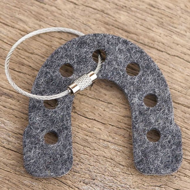 Horseshoe keychain made of felt