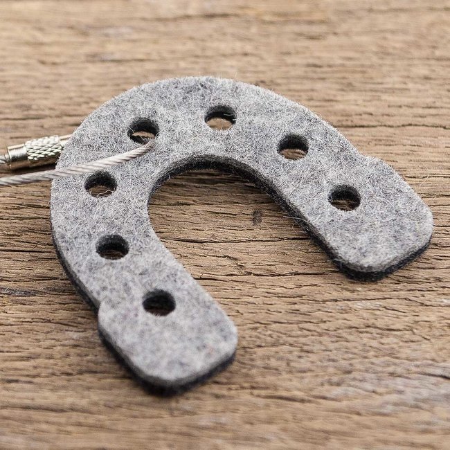 horseshoe key fob of felt
