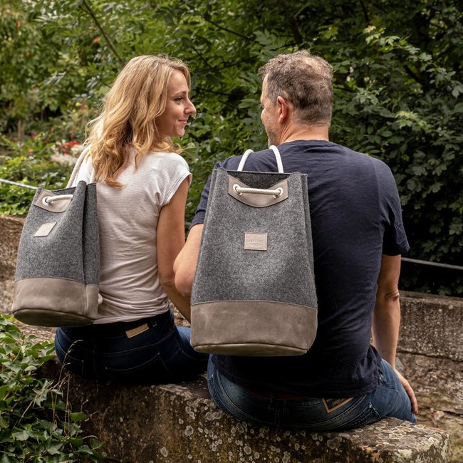 drawstring backpack leather & felt