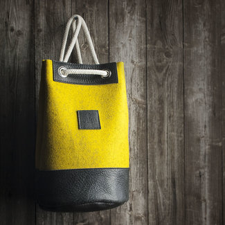 Drawstring duffel bag / backpack MEERWERK from felt mustard mixed & leather black