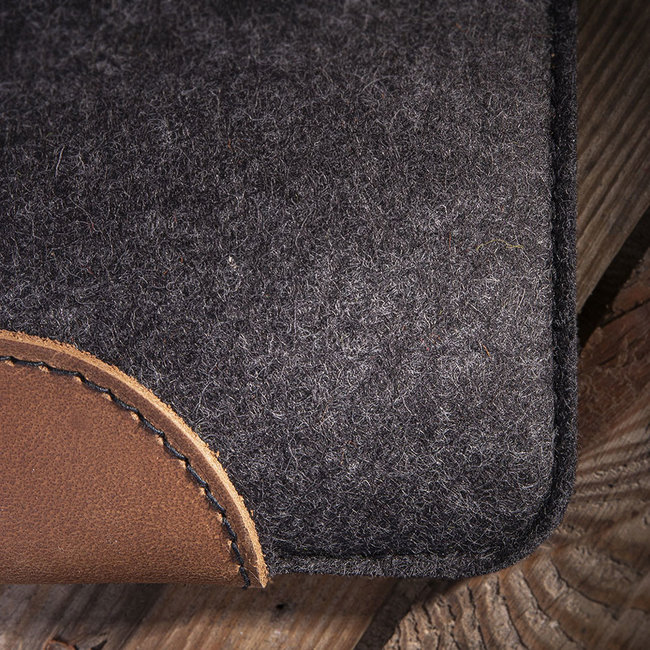 rustic MacBook case from leather & felt