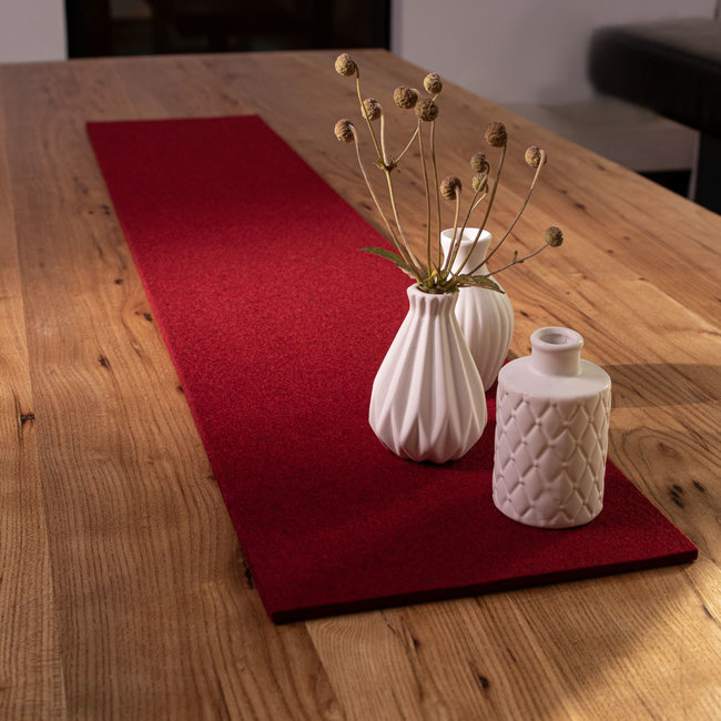 Table runner in felt, made to measure