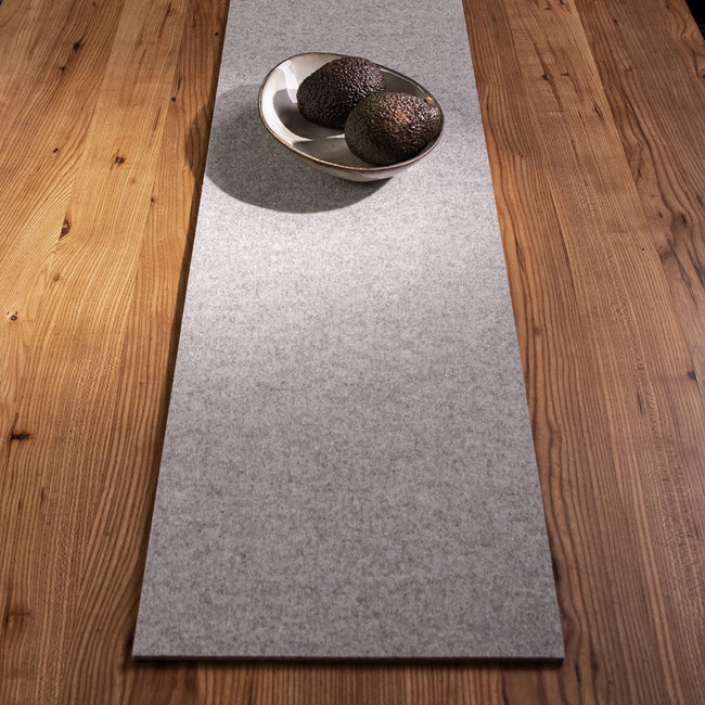 Table runner in felt, made to measure