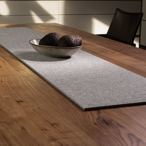 Table runner in felt, made to measure